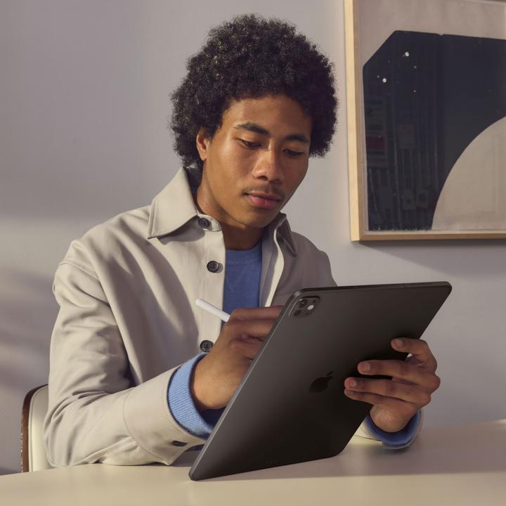 Produktbild Apple iPad Pro 2024 13 Nanotexturglass (M4) (5G, 13", 2000 GB, Space Black)