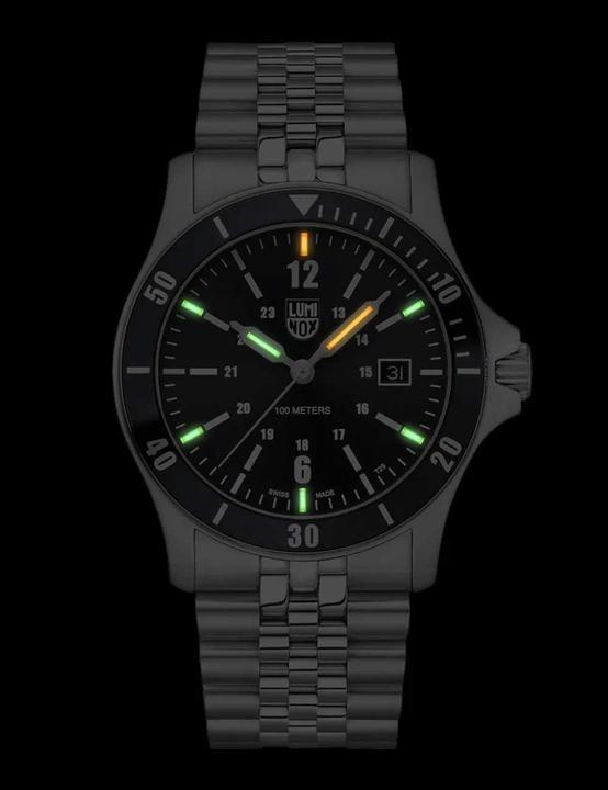 Actual product image Luminox 0910 Series (Sports watch, 42 mm)