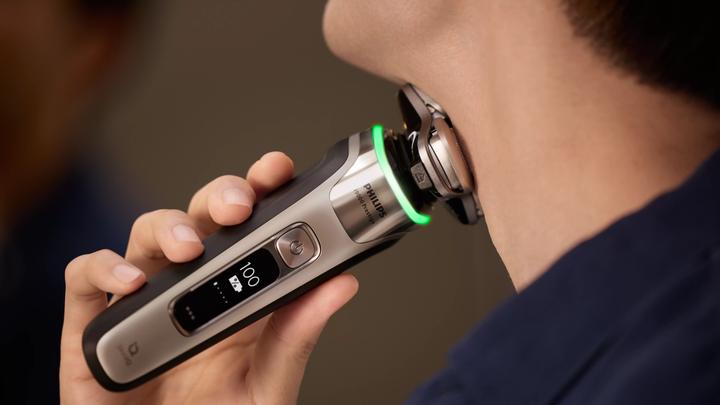 Actual product image Philips i9000 Prestige XP9203/30 Wet & Dry Electric Shaver with SkinIQ