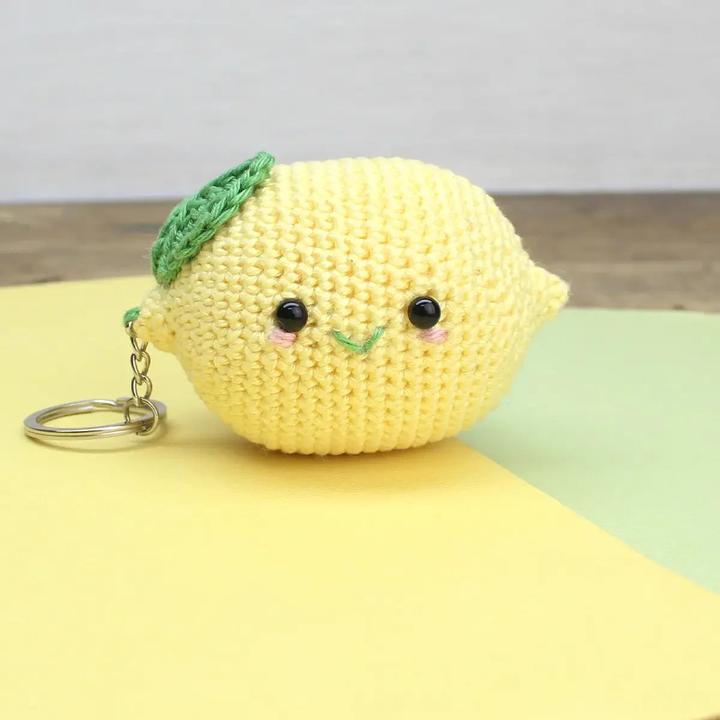 Produktbild Hardicraft Taschenanhänger Zitrone - Häkelset