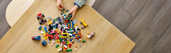 Actual product image LEGO Stone box with wheels (11014, LEGO Classic)