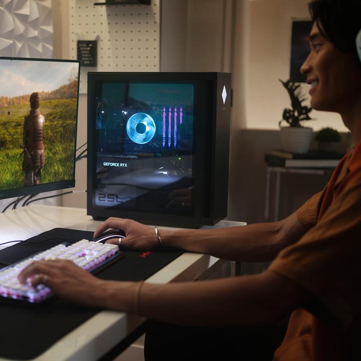 Image du produit HP OMEN 25L Gaming DT GT15-2750nz PC CH (Intel Core i7-14700F, 32 Go, 1000 Go, GeForce RTX 4070 Ti)