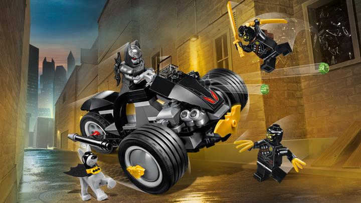 Actual product image LEGO Batman Attack of the Talons (76110, LEGO DC)