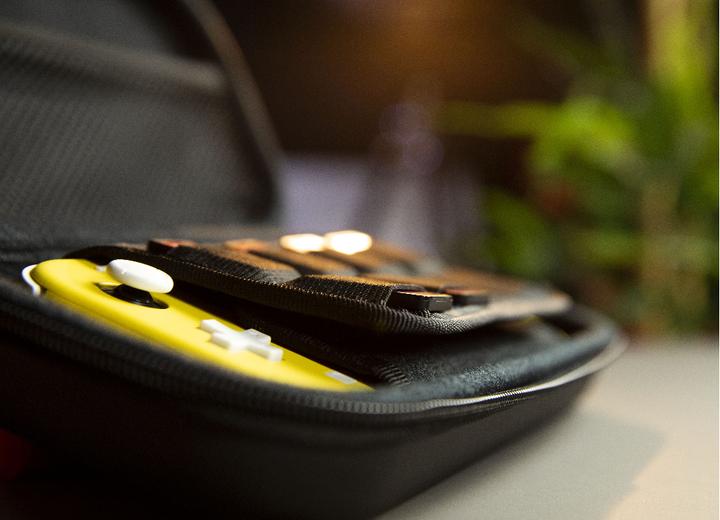 Immagine prodotto Konix My Hero Academy Pro Carry Case Himiko (Switch OLED, Switch)