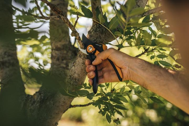 Produktbild Fiskars Bypass - Gartenschere 'P541 SingleStep'