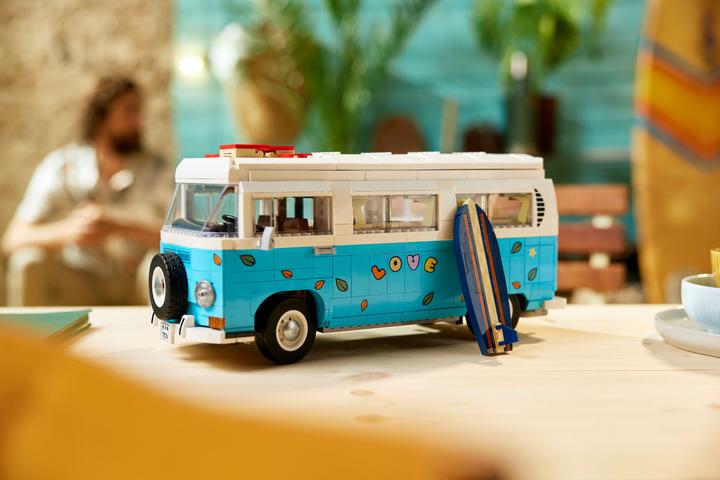 Immagine prodotto LEGO Volkswagen T2 Camping Bus (10279, LEGO Creator Expert, Set LEGO rari)