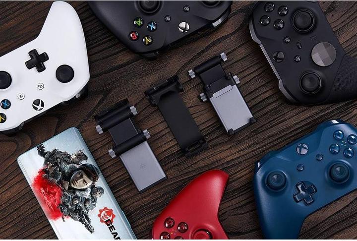 Actual product image 8bitdo Mobile Gaming-Clip (Xbox Series X)
