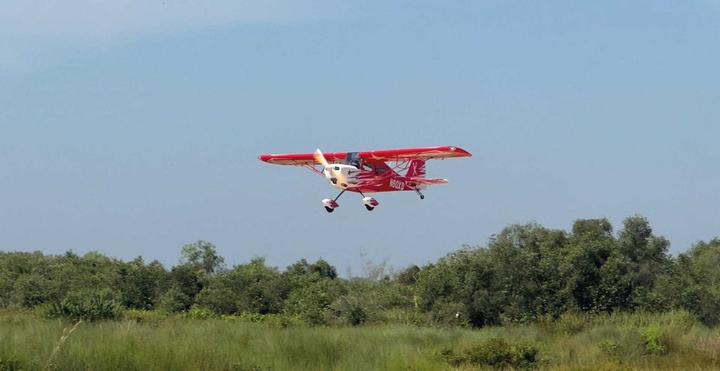 Actual product image Seagull Models SG-Models ) Champion Xtreme Decathlon 122" V2 "Red" ARF (Aerobatics)