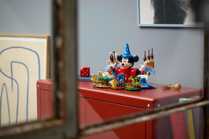 Image du produit LEGO Magie Disney (21352, LEGO Ideas, LEGO difficiles à trouver)