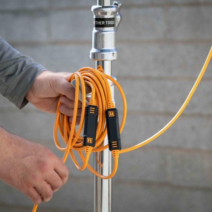 Produktbild Tether Tools TetherPro USB-C auf USB-C rechter Winkel orange 9,4m (9.40 m, USB 3.2 Gen 1)