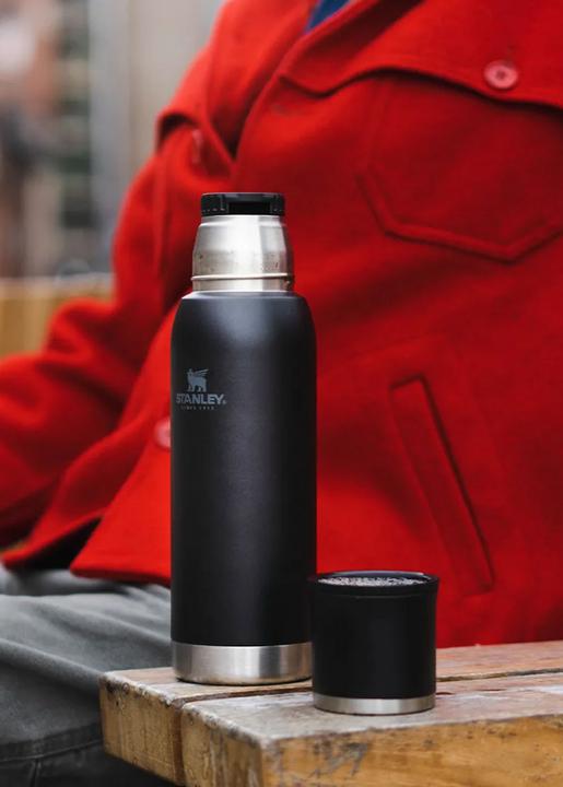 Actual product image Stanley 1913 - The Adventure To-Go Bottle 1.0L / 1.1 QT - Black (1 l)