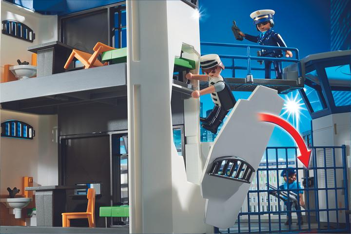 Actual product image Playmobil Intl. police command center with prison (6919, Playmobil City Action)