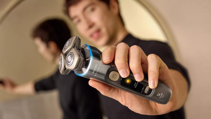 Actual product image Philips i9000 Prestige Ultra XP9402/46 Wet and Dry Electric Shaver with SkinIQ Pro