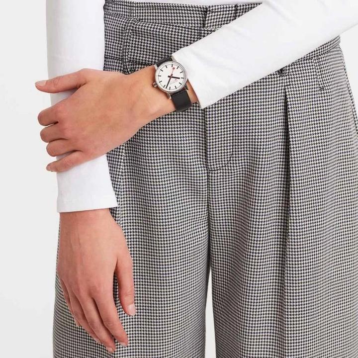 Actual product image Mondaine Evo2 (Analogue wristwatch, Swiss made, 35 mm)