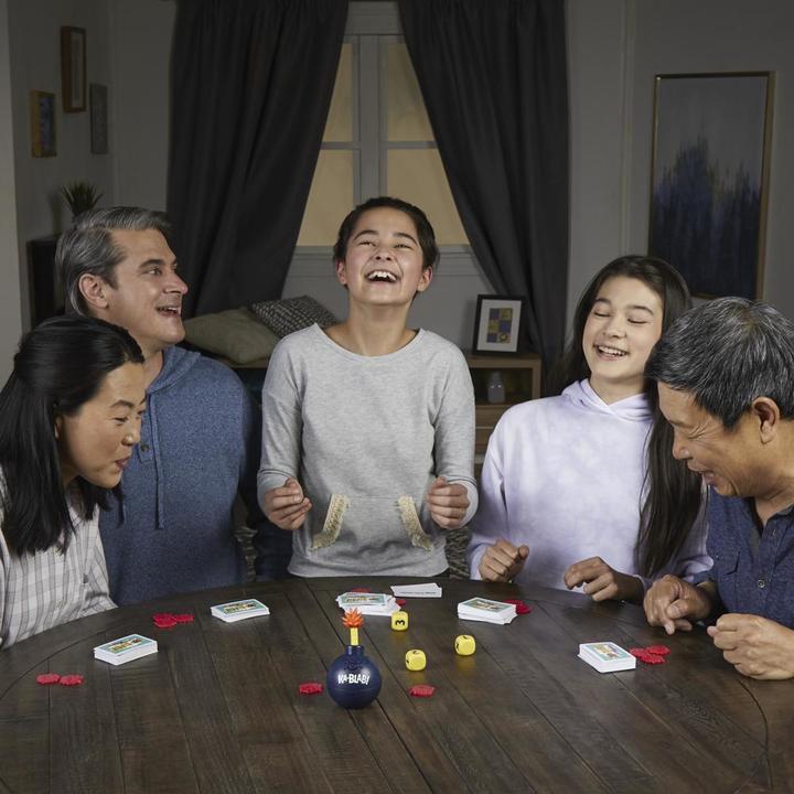Actual product image Hasbro Gaming Ka-Blab! Party card game (Danish, Norwegian)