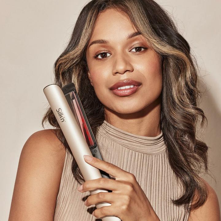 Actual product image Silk'n Stijltang - SilkyStraight - Stijltang met Infrarood- en Ionische Technologie - Kerstcadeau idee- Bei (Straightening iron)