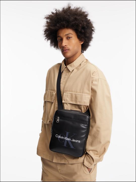 Immagine prodotto Calvin Klein Uomo Monogram Soft Reporter22 Crossover, Nero, Taglia unica (100% Poliuretani)