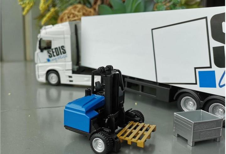 Produktbild Bburago Mercedes Lastwagen