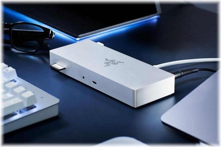 Actual product image Razer Thunderbolt 4 Dock (Thunderbolt, 9 Ports)