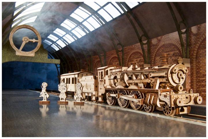 Actual product image Ugears Harry Potter Hogwarts-Express