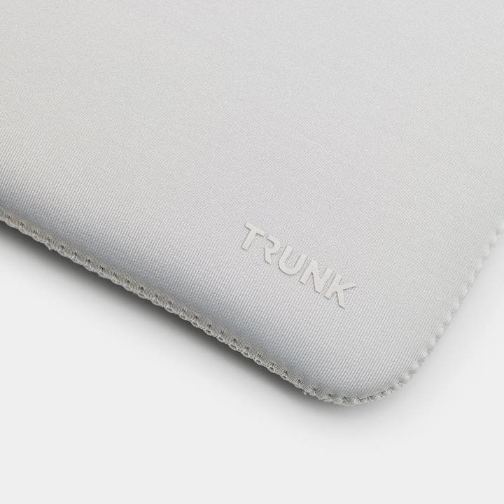 Actual product image Trunk 13" MacBook Pro & Air Sleeve, Silv (13", Apple)