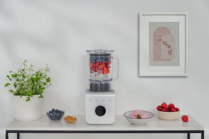 Actual product image Smeg BLC01WHMEU Professional (EU plug, 1400 W)