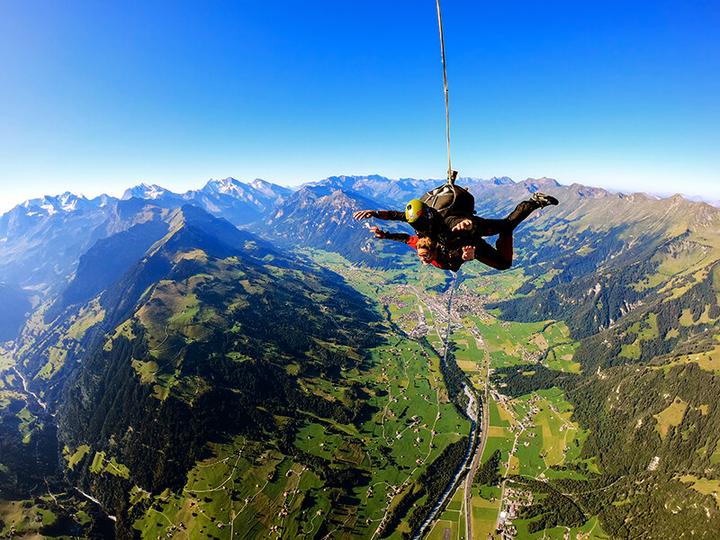 Image du produit Smartbox Saut en parachute en tandem avec un moniteur dans les Alpes Suisses pour 1 personne (1 pers.)