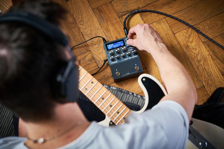 Immagine prodotto BOSS (Electronics) Amplificatore IR-200 e armadio IR (Spigola, Chitarra)