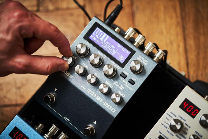 Immagine prodotto BOSS (Electronics) Amplificatore IR-200 e armadio IR (Spigola, Chitarra)