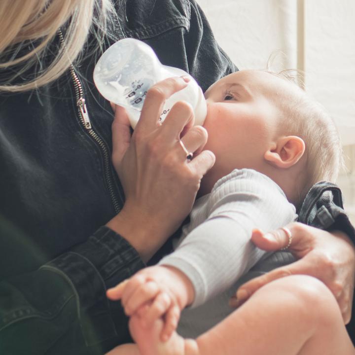 Actual product image Tommee Tippee Easi-Vent Teat Baby Bottle Attachment Round Medium Flow (2 x, from 3 M.)
