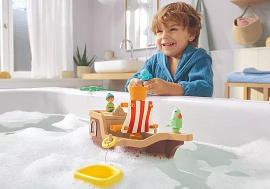 Image du produit Playmobil Disney : Bateau pirate de Peter Pan avec éclaboussures d'eau (71769, Playmobil Junior)