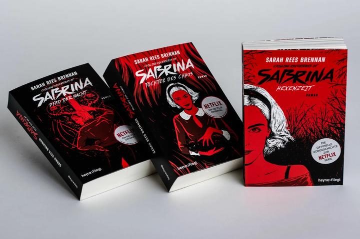 Produktbild Chilling Adventures of Sabrina: Tochter des Chaos (Deutsch, Charlotte Lungstrass-Kapfer, Sarah Rees Brennan, 2020)