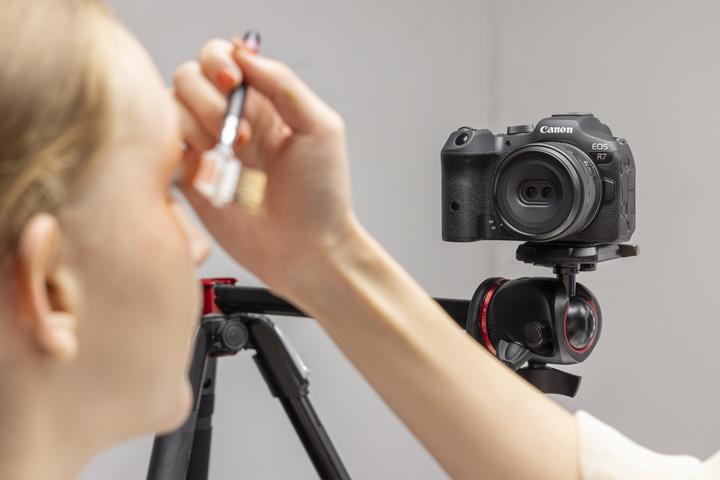 Productafbeelding Canon RF-S 7,8 mm F4 STM Dubbel (Canon RF-S, APS-C / DX)