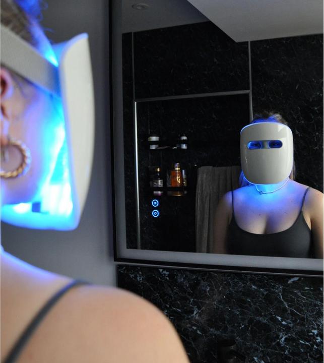Actual product image TensCare - Glomask Klinisch Bewezen Blauw, Rood en Nabij Infrarood Lichttherapie voor een Jeugdige Uitstralin