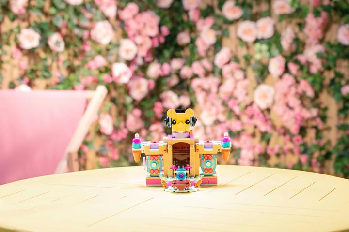 Actual product image LEGO Candy Castle Stage (43111, LEGO Vidiyo)