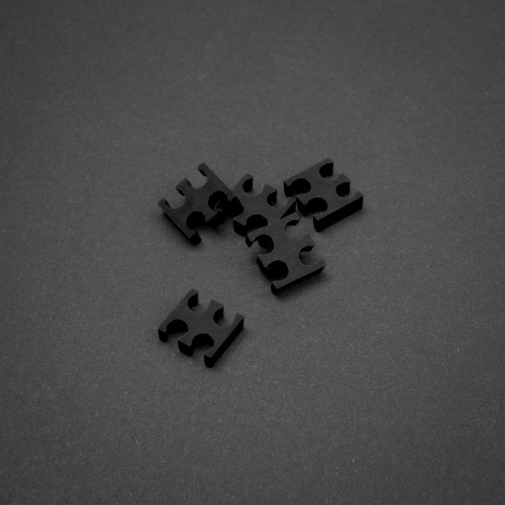 Immagine prodotto King Mod Pettine per cavi a 4 slot 3mm piccolo - nero - Set di 5