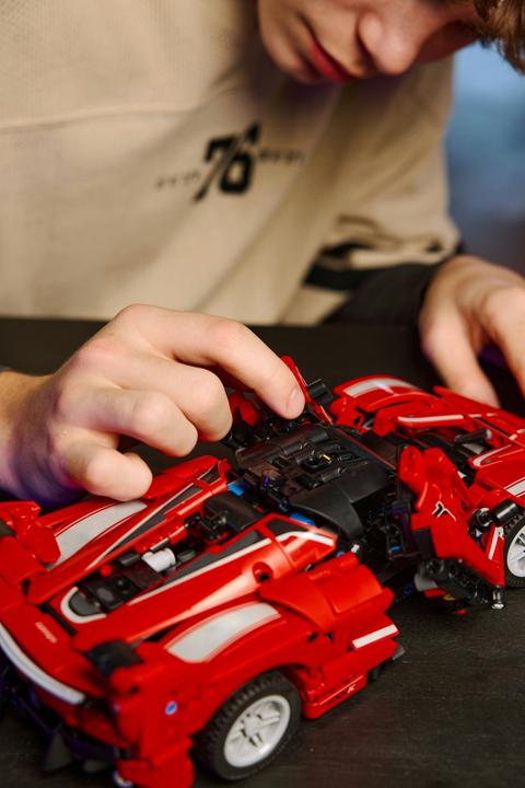 Productafbeelding LEGO Ferrari FXX K (42212, LEGO Technic)