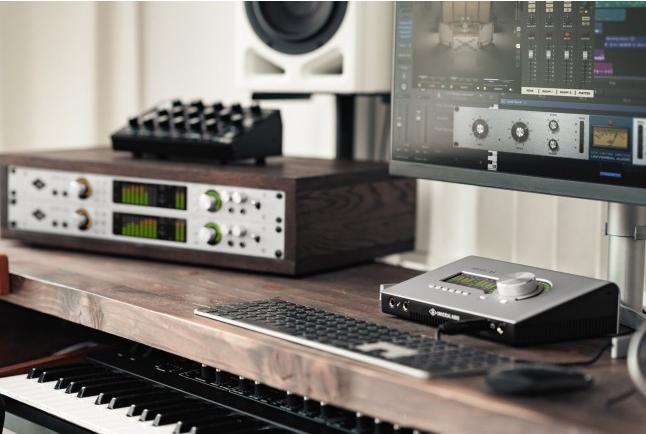 Actual product image Apollo x4 Gen2 Essentials+ (Thunderbolt)
