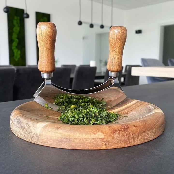 Actual product image Intirilife Weighing knife with chopping board for herbs and spices