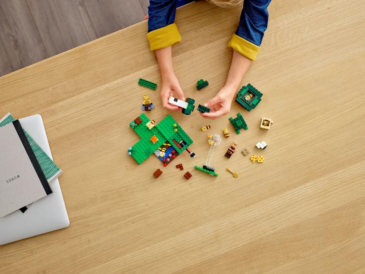 Immagine prodotto LEGO Fattoria delle api (21165, LEGO Minecraft)