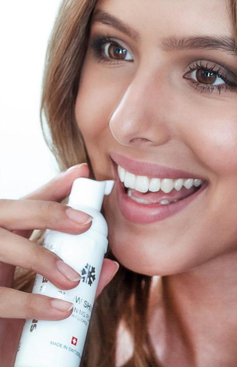 Produktbild Snow Pearl Whitening Foam mit Fluorid (50 ml)