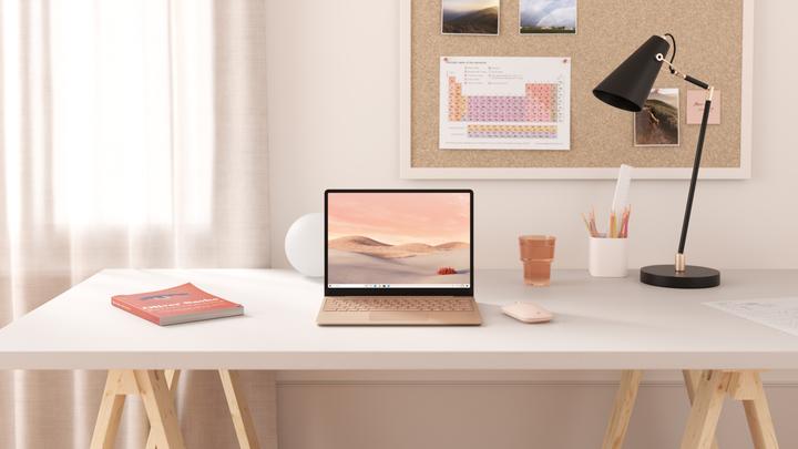 Immagine prodotto Microsoft Surface Laptop Go (12.40", Intel Core i5-1035G1, 8 GB, 128 GB)