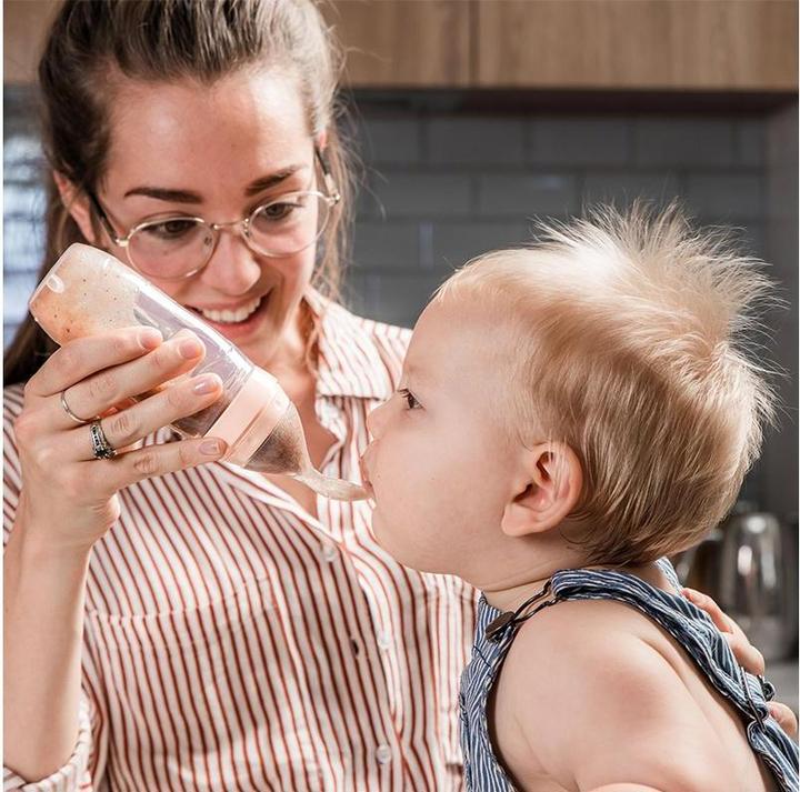 Actual product image Haakaa Squeeze feeding bottle with spoon (120 ml)