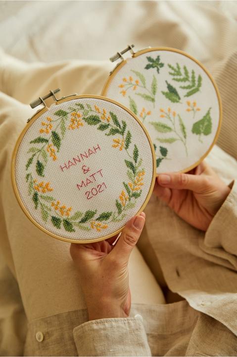 Actual product image DMC Embroidery Set Mindful Making Duo Flower Wreath, Ø 15.7 cm