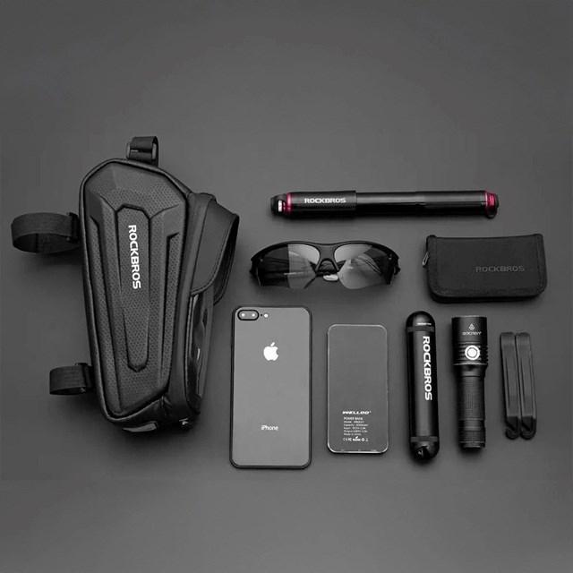 Actual product image Rockbros B68-1 armoured bicycle bag for phone 1.5l - black (1.70 l, Luggage carrier bag)