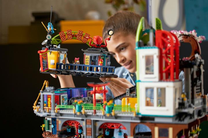 Produktbild LEGO Die Märkte von Ninjago City (71799, LEGO Ninjago, LEGO Seltene Sets)