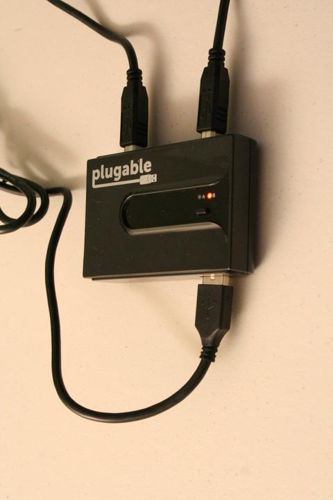 Produktbild Plugable USB 2.0 Port Sharing Switch (2 Ports)