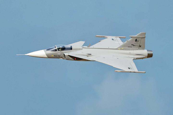 Actual product image Freewing Jas-39 Gripen grey PNP Jet EDF (Jet)