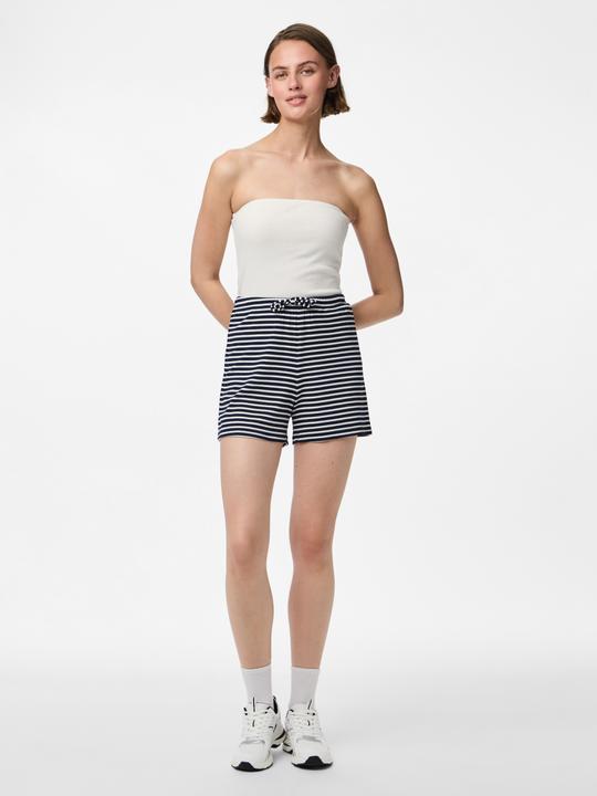 Actual product image Pieces PCSOFFI HW WIDE FIT Shorts (S)