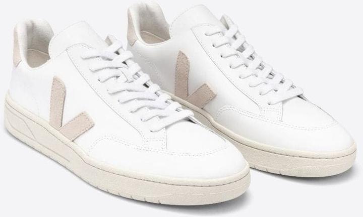 Actual product image Veja V-12 (40)